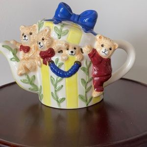 Tea Née Teddy teapot